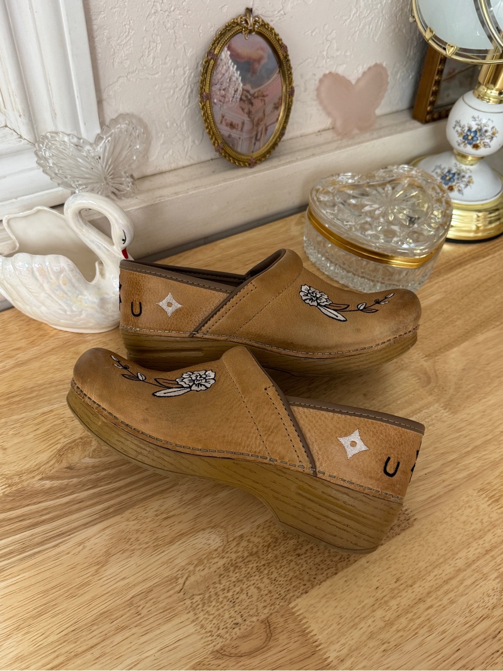 Dansko Floral Embroidered Brown Leather Clogs Size EU39-US8.5-9 Cottagecore Y2K - Picture 13 of 16